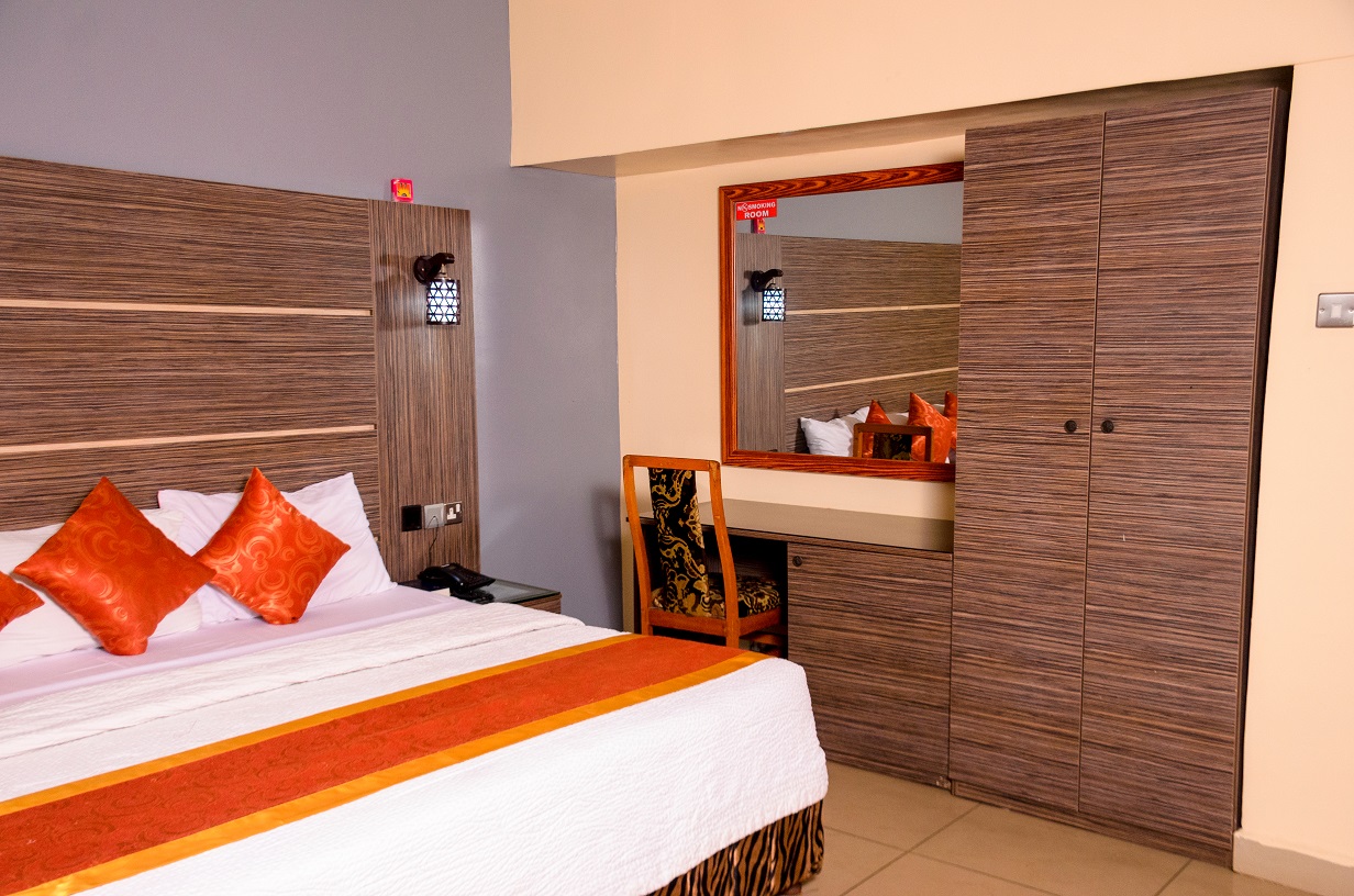 Image of DIPLOMATIC SUITE